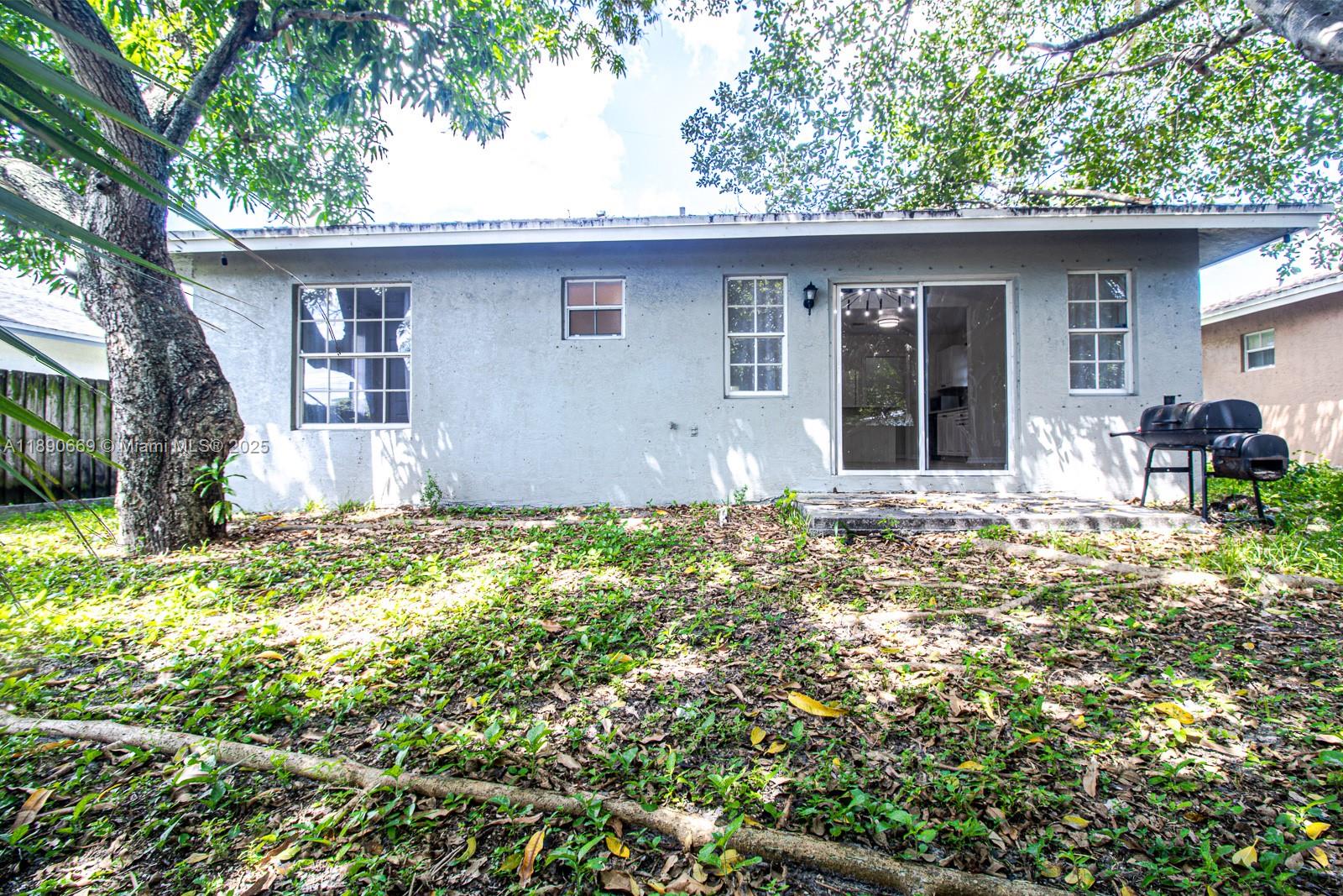 TOWN OF MODELO (DANIA) B- - Residential Lease