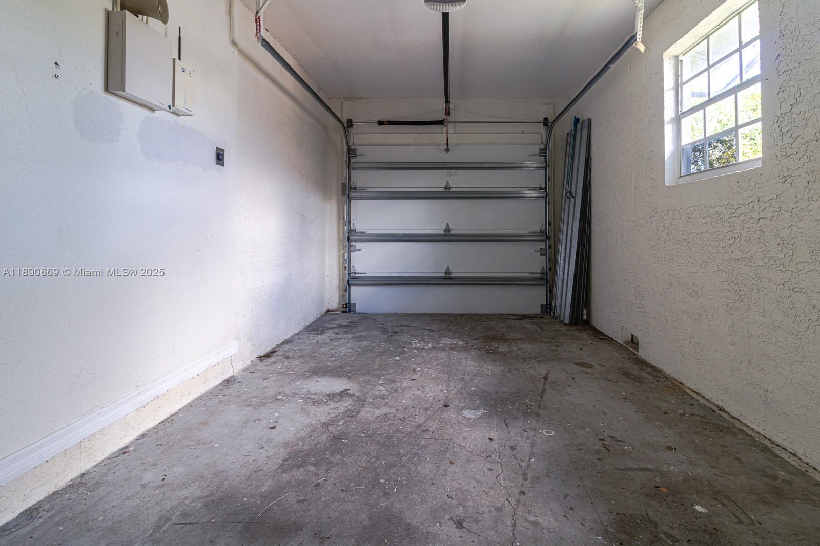 TOWN OF MODELO (DANIA) B- - Residential Lease