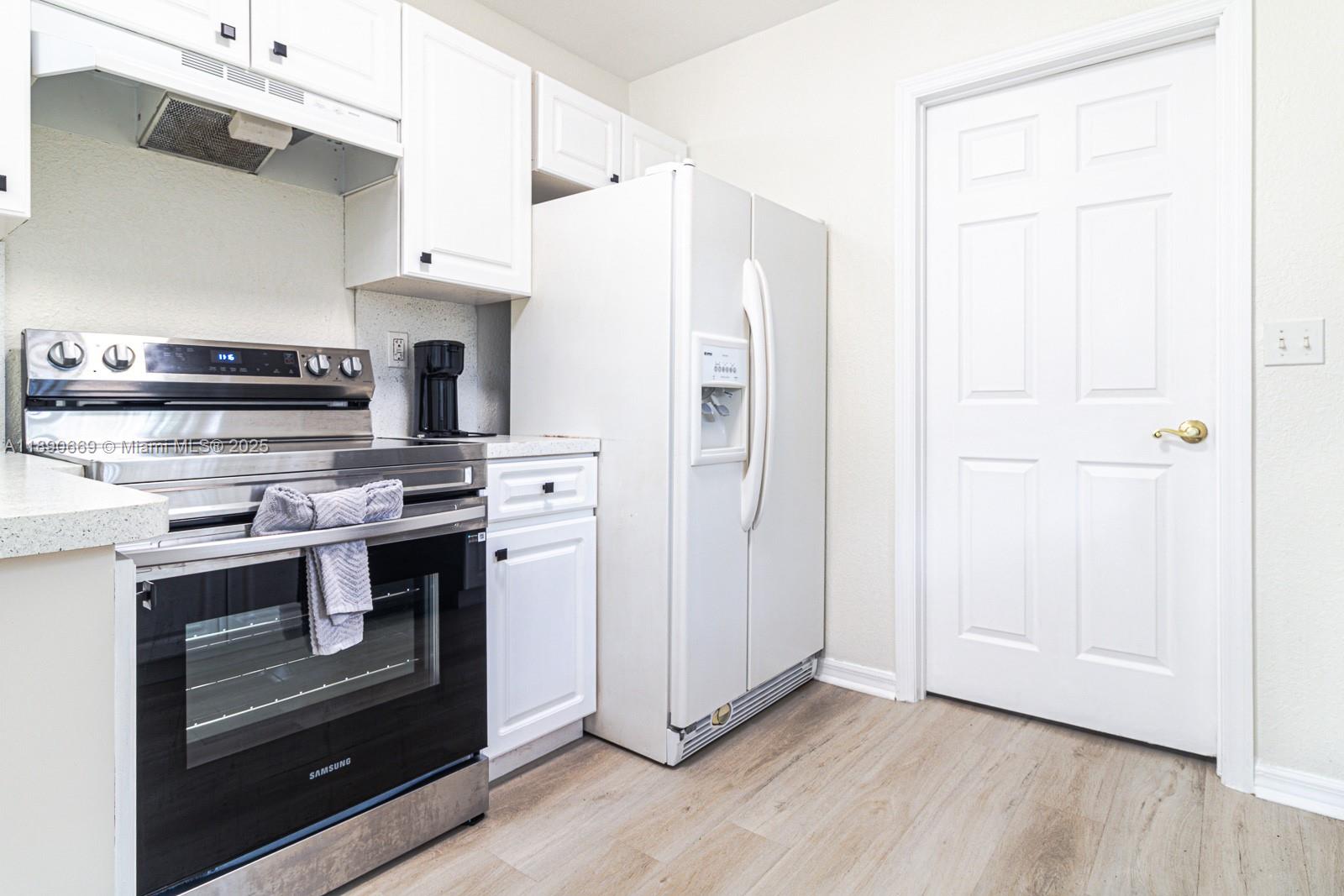 TOWN OF MODELO (DANIA) B- - Residential Lease