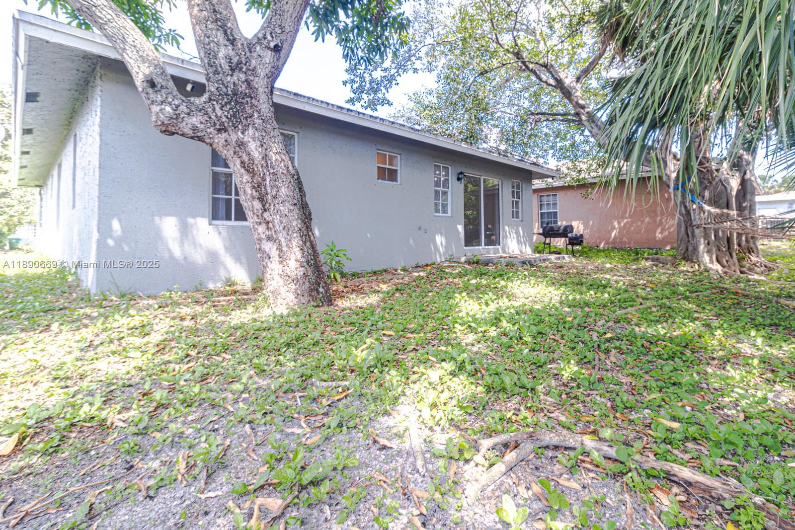TOWN OF MODELO (DANIA) B- - Residential Lease