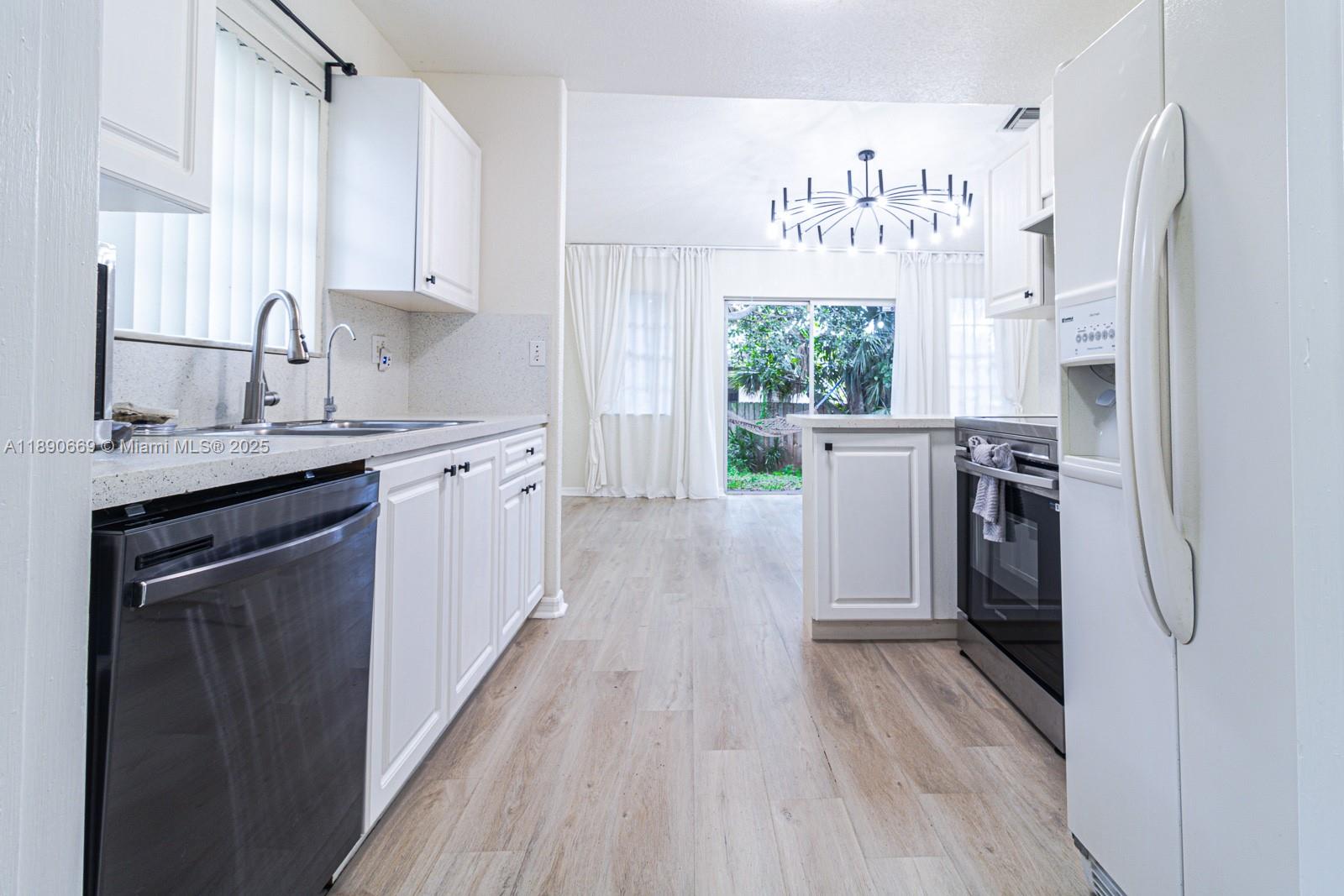 TOWN OF MODELO (DANIA) B- - Residential Lease