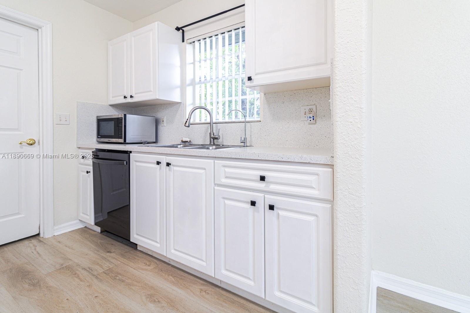 TOWN OF MODELO (DANIA) B- - Residential Lease