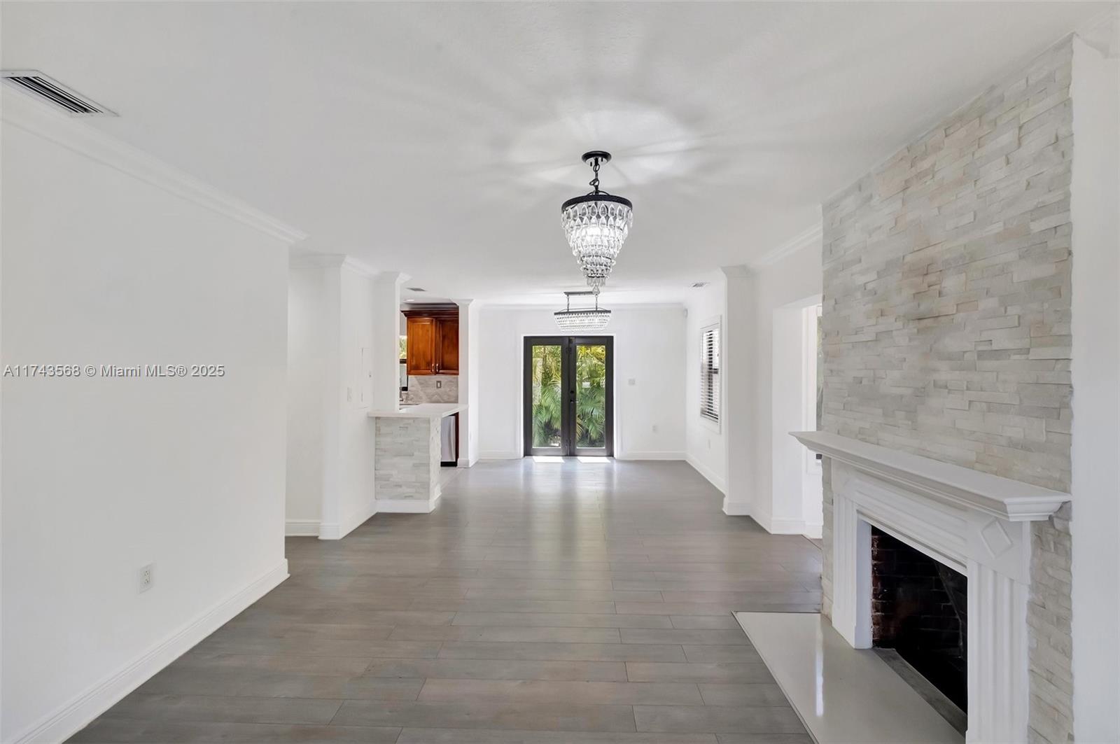 Rental Property at 135 Ponce De Leon Blvd 135, Coral Gables, Broward County, Florida - Bedrooms: 3 
Bathrooms: 1  - $4,100 MO.