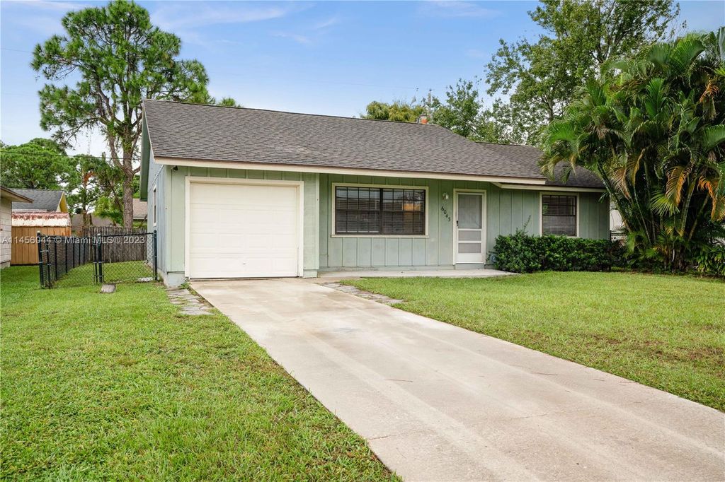 Photo of 6043 Felter St, Jupiter, FL 33458 (MLS # A11456044)