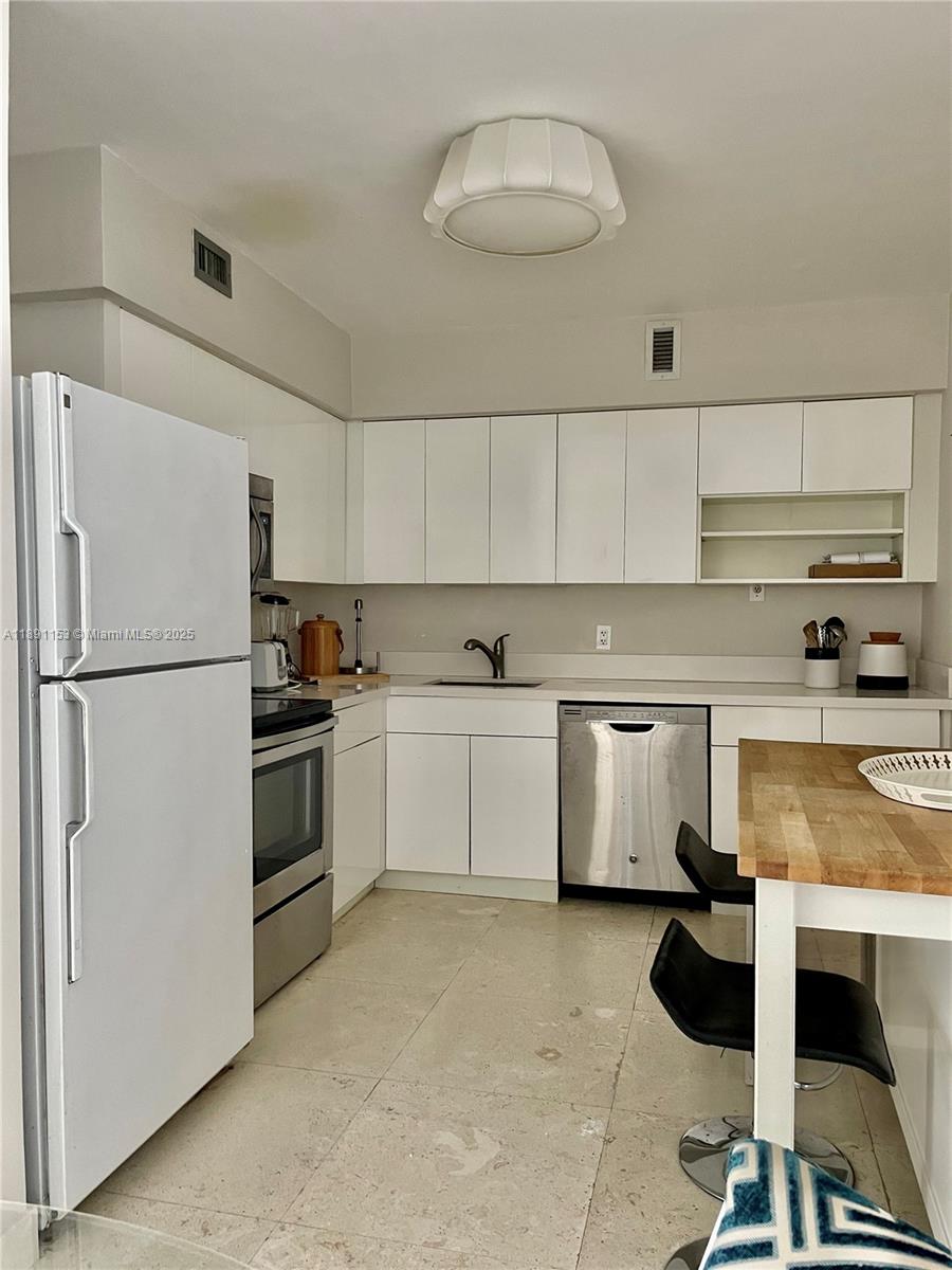 5700 Collins Ave 11A