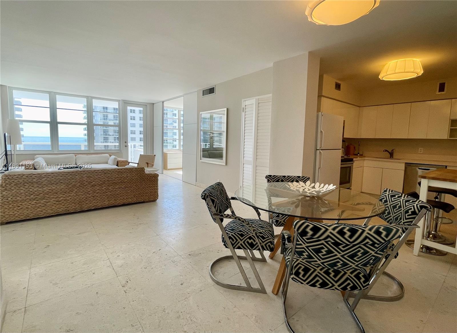 5700 Collins Ave 11A