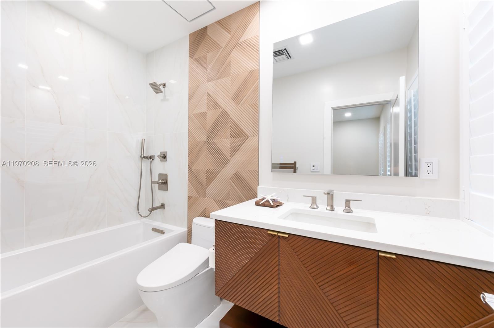 VENETIAN ISLES 1ST SEC - Residential