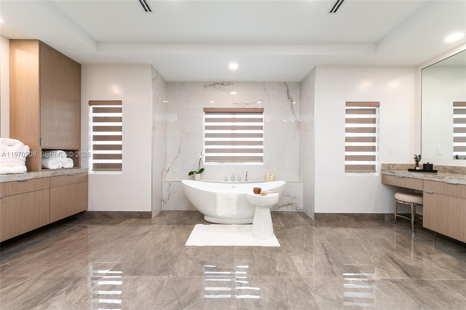 VENETIAN ISLES 1ST SEC - Residential