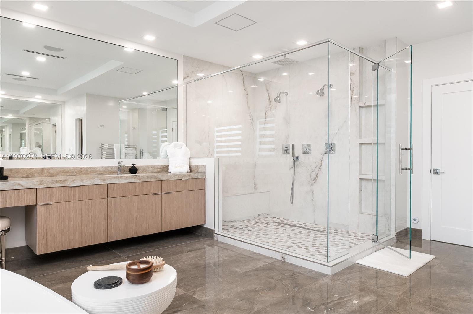 VENETIAN ISLES 1ST SEC - Residential