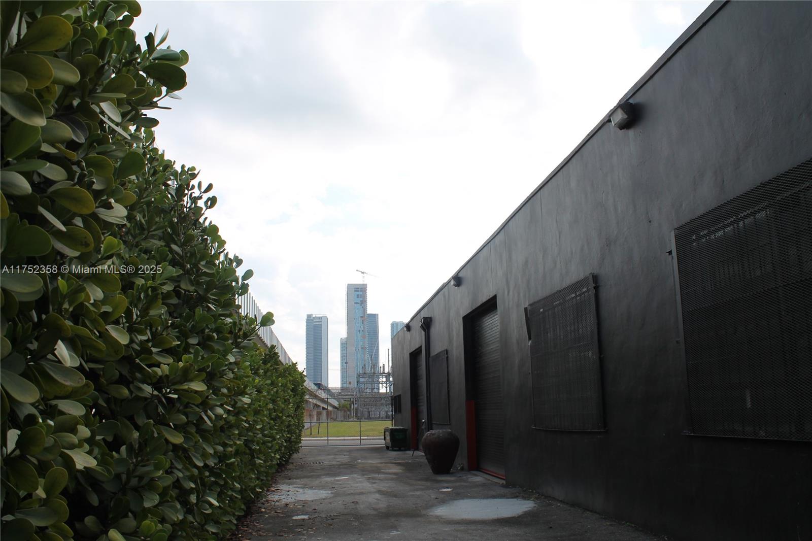 MIAMI NORTH - Land