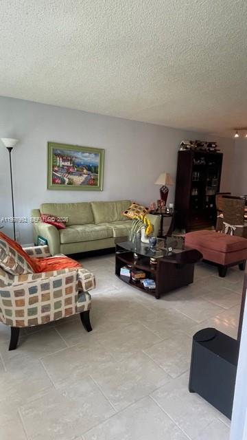 RACQUET CLUB APTS 3 AT BO - Residential Lease