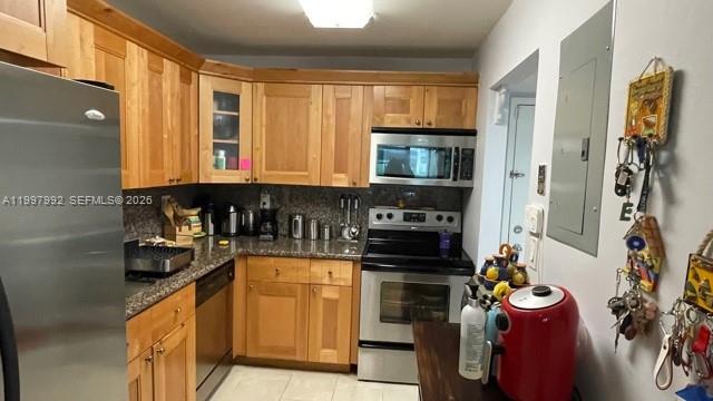 RACQUET CLUB APTS 3 AT BO - Residential Lease