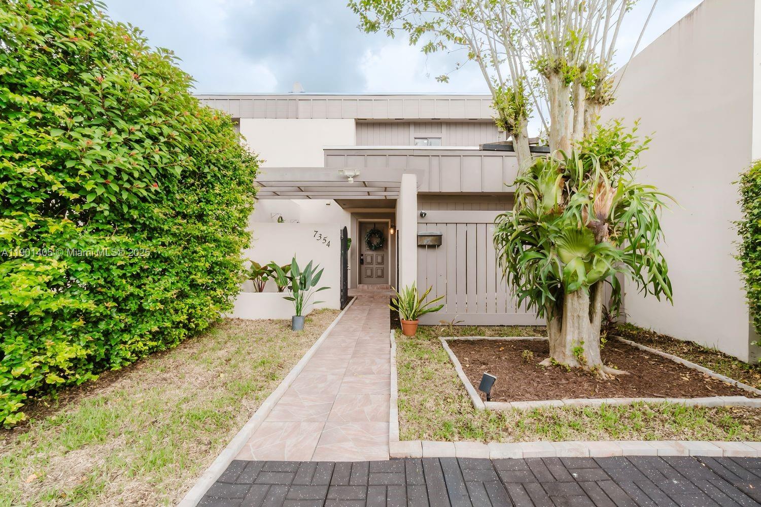 CREEKSIDE VILLAS SEC TWO - Residential