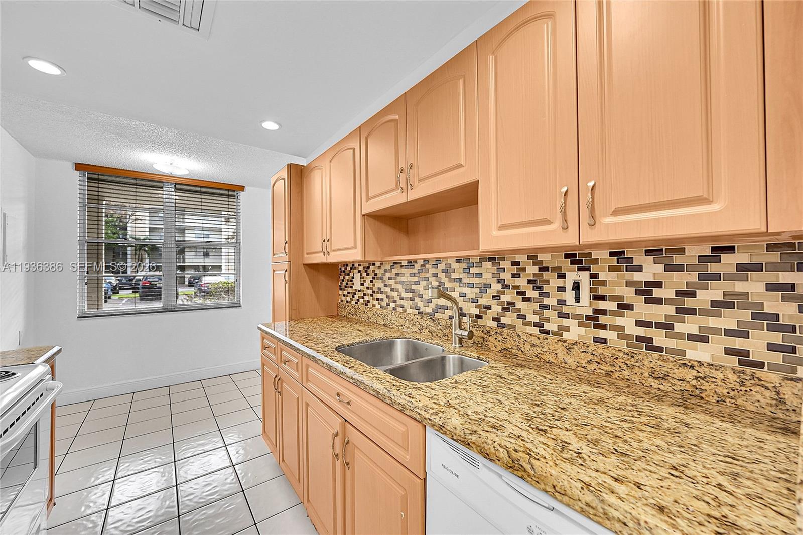 CYPRESS CHASE CONDO NO 3 - Residential