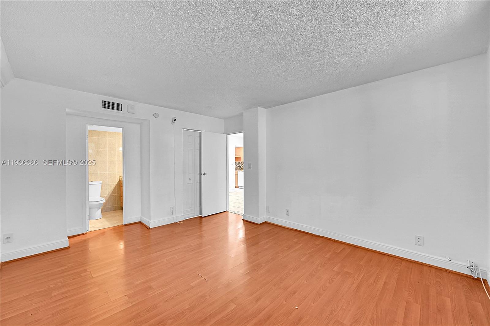 CYPRESS CHASE CONDO NO 3 - Residential