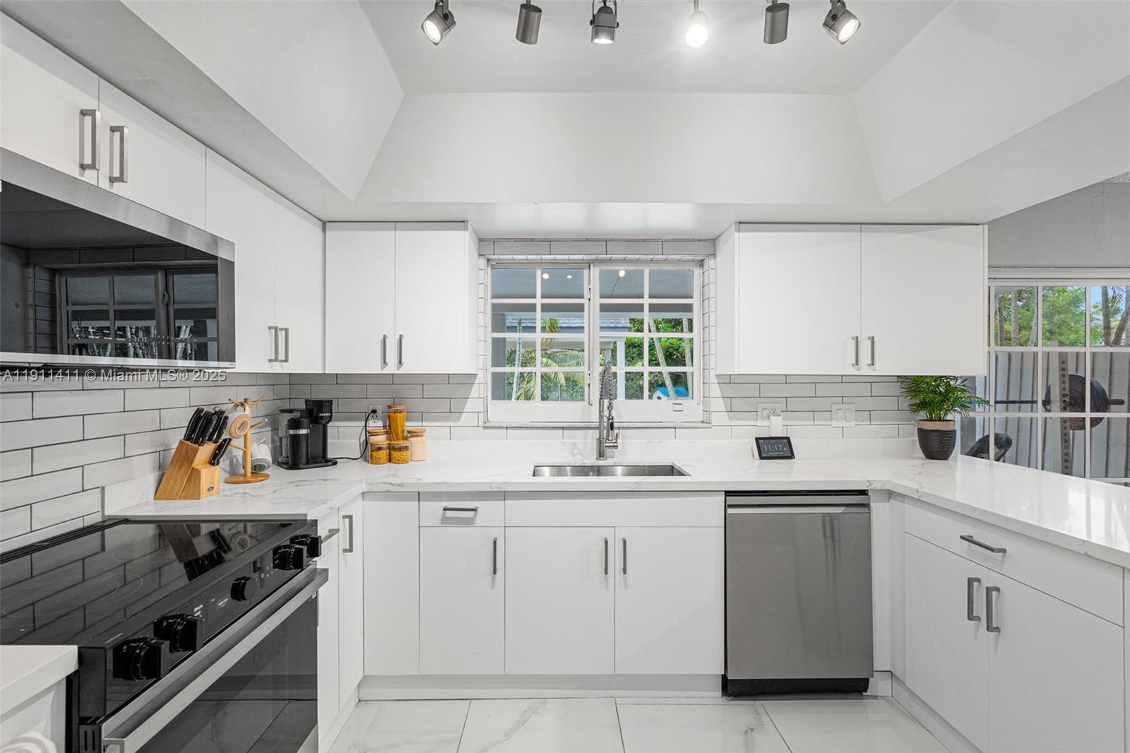 NEWMANS SURVEY - Residential Lease