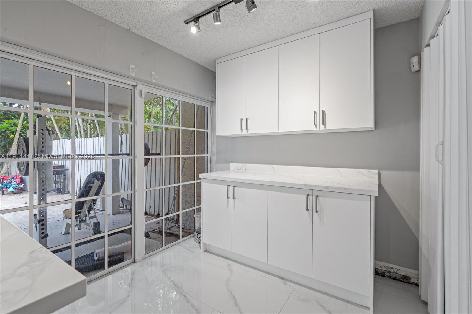 NEWMANS SURVEY - Residential Lease