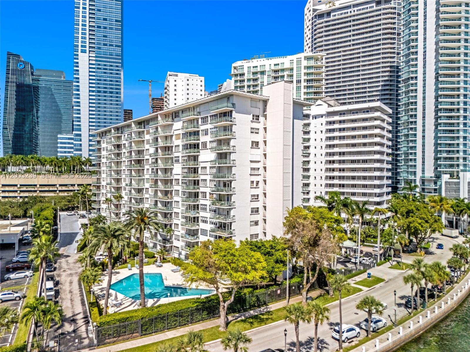BRICKELL BAY TOWER CONDO - Residential