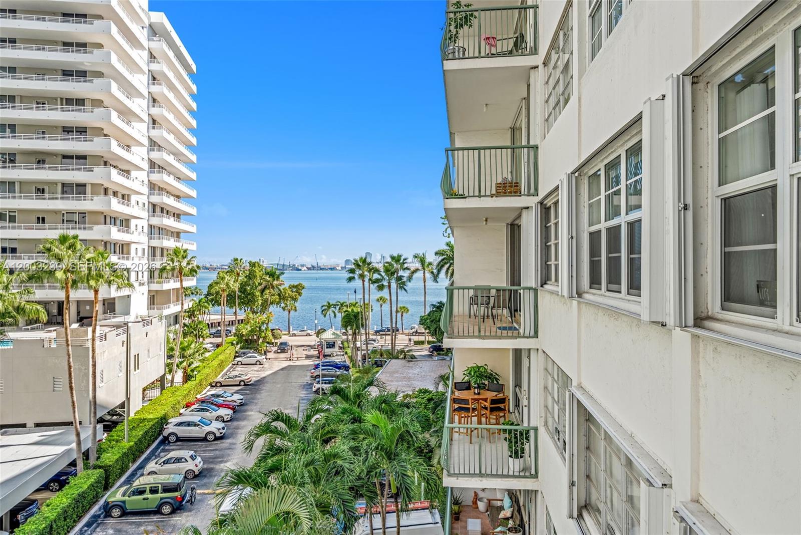 BRICKELL BAY TOWER CONDO - Residential