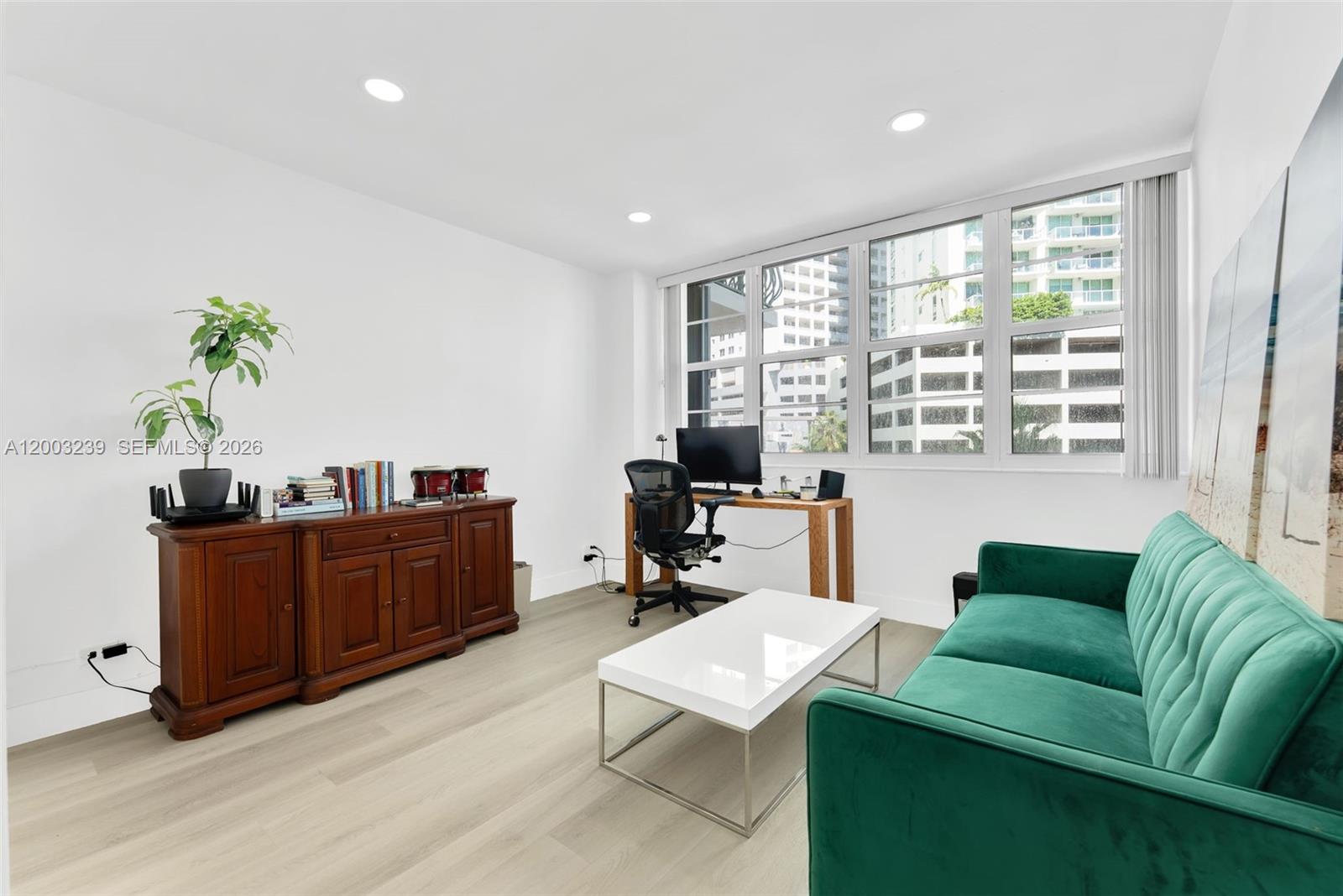 BRICKELL BAY TOWER CONDO - Residential