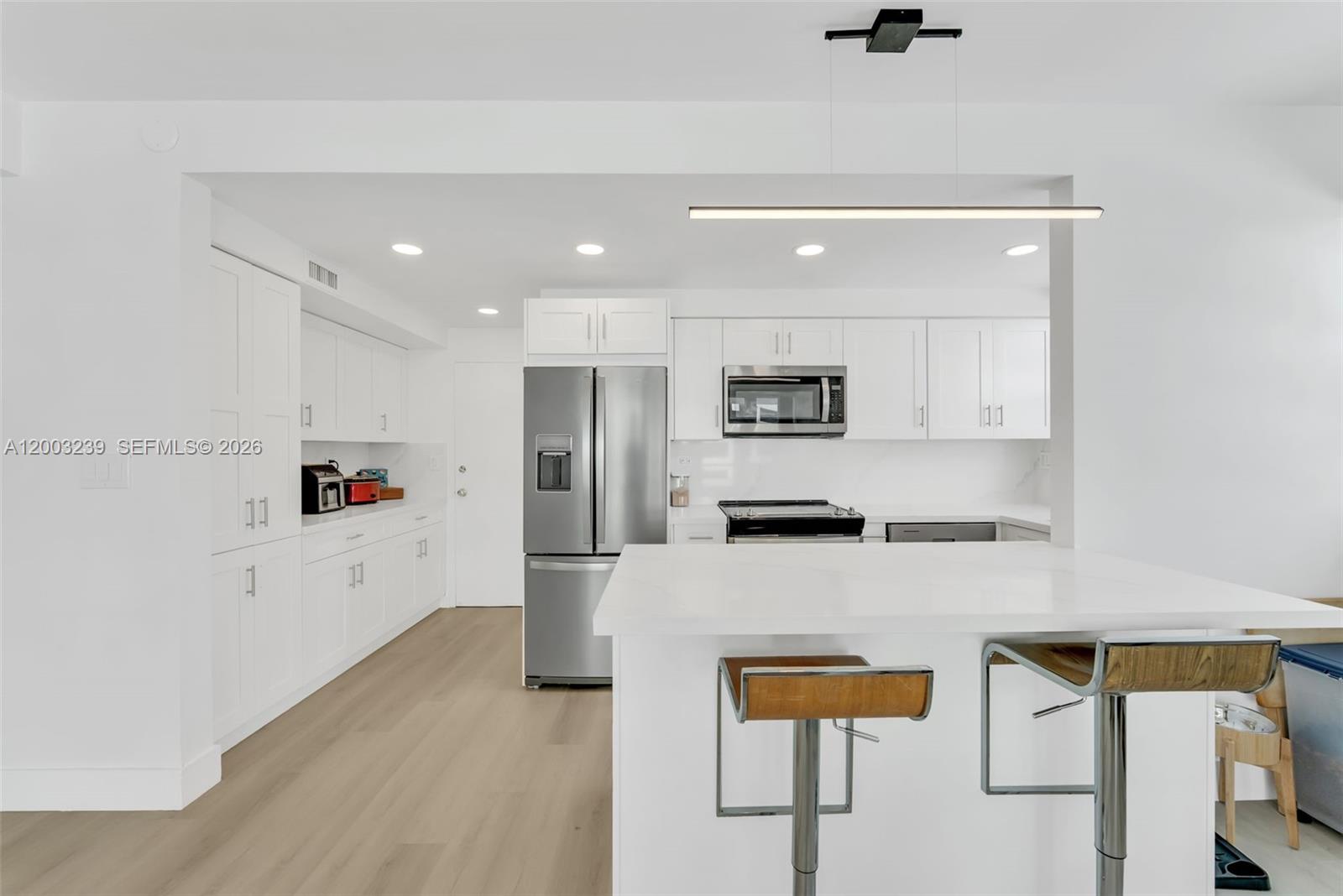 BRICKELL BAY TOWER CONDO - Residential