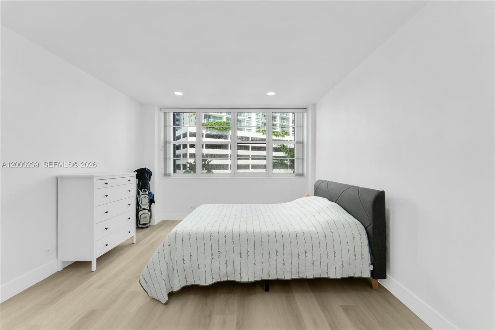 BRICKELL BAY TOWER CONDO - Residential