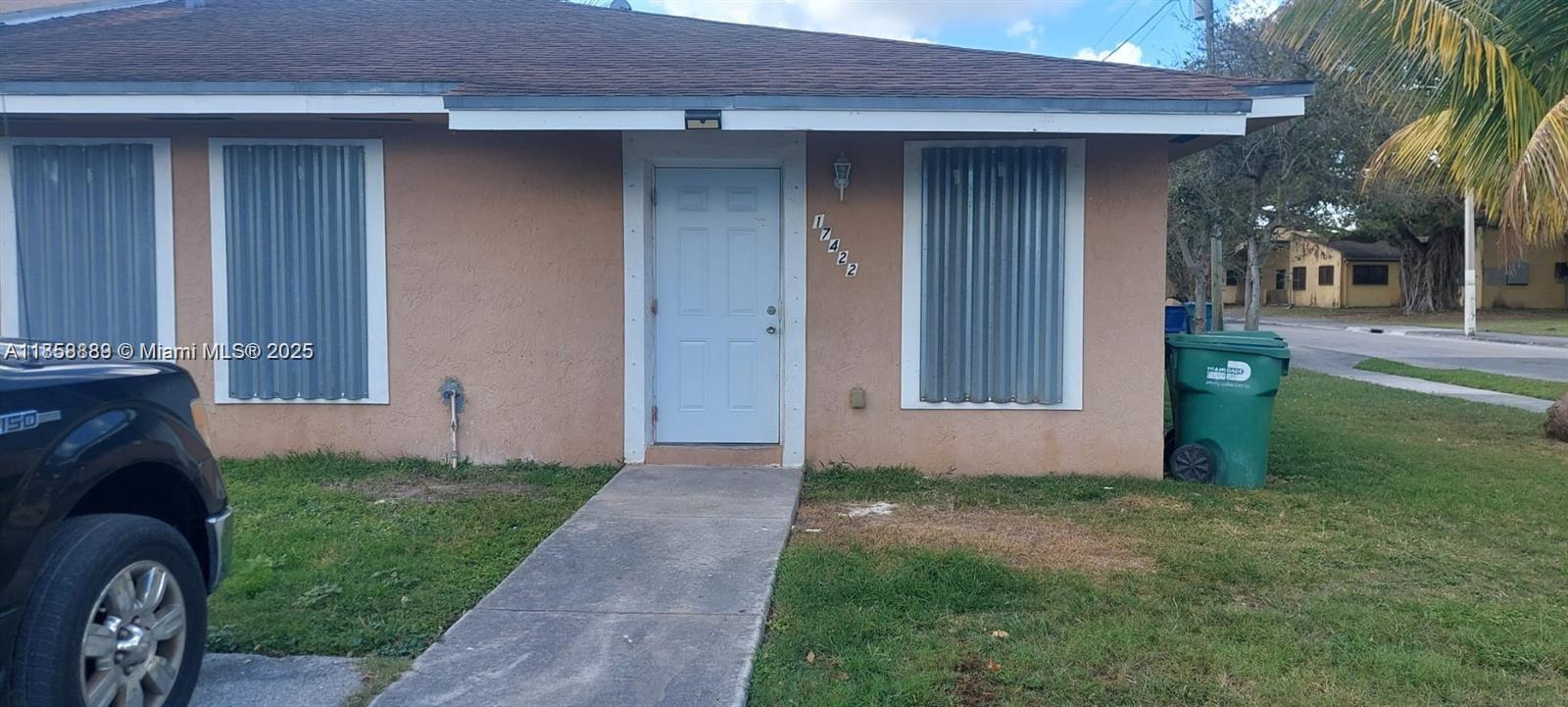 Completely remodeled 3/2 duplex. Convenient location to highways and shopping. Best public schools offered for this home. Split bedroom plan, washer and dryer hook-up inside. Nothing to do here but move in! Section 8 accepted.