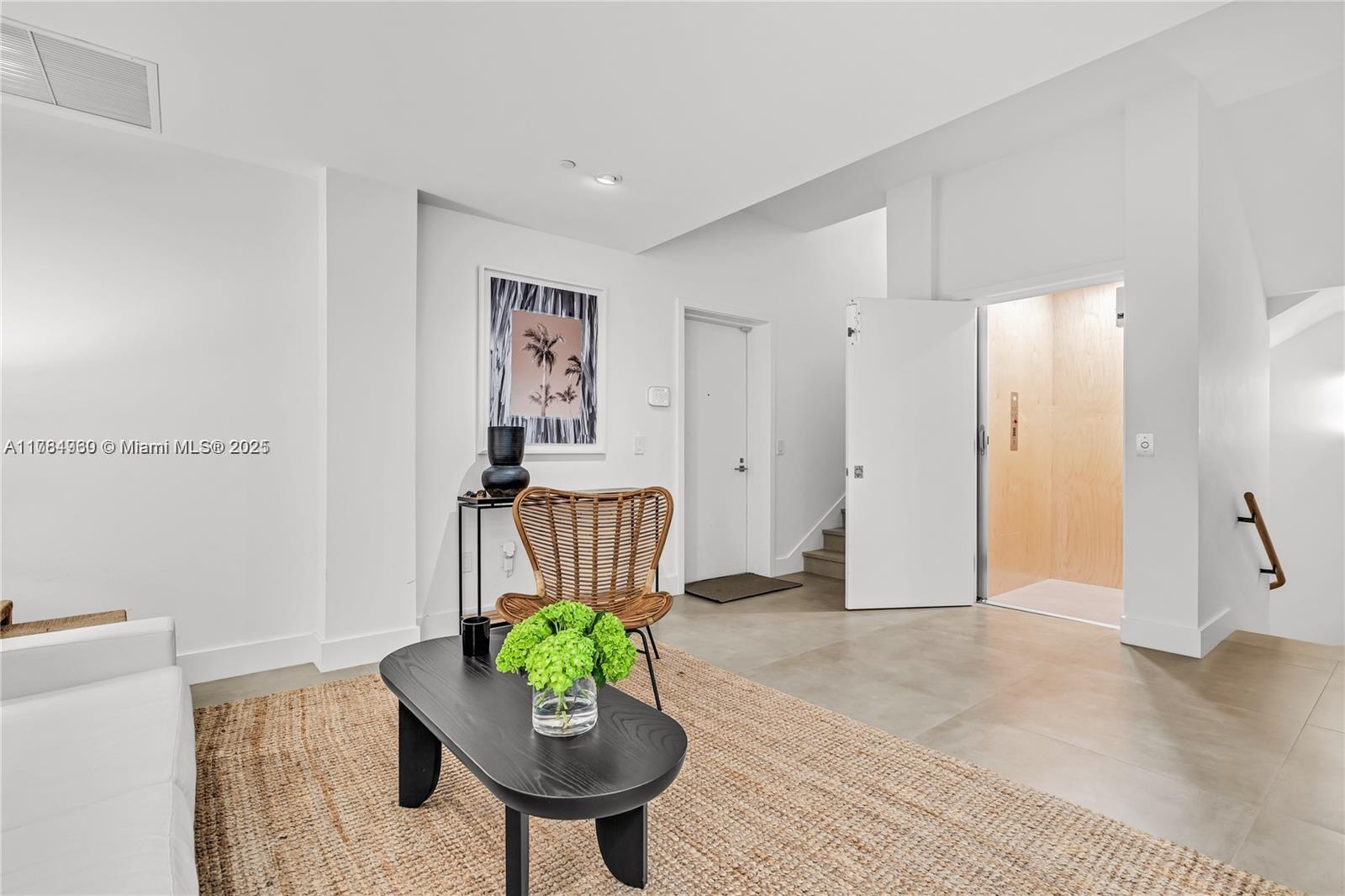 650 NE 32nd St BH6