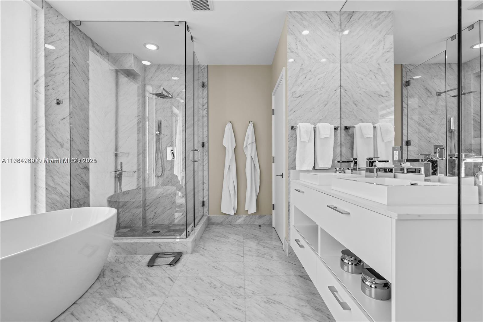 PARAISO BAY CONDO - Residential