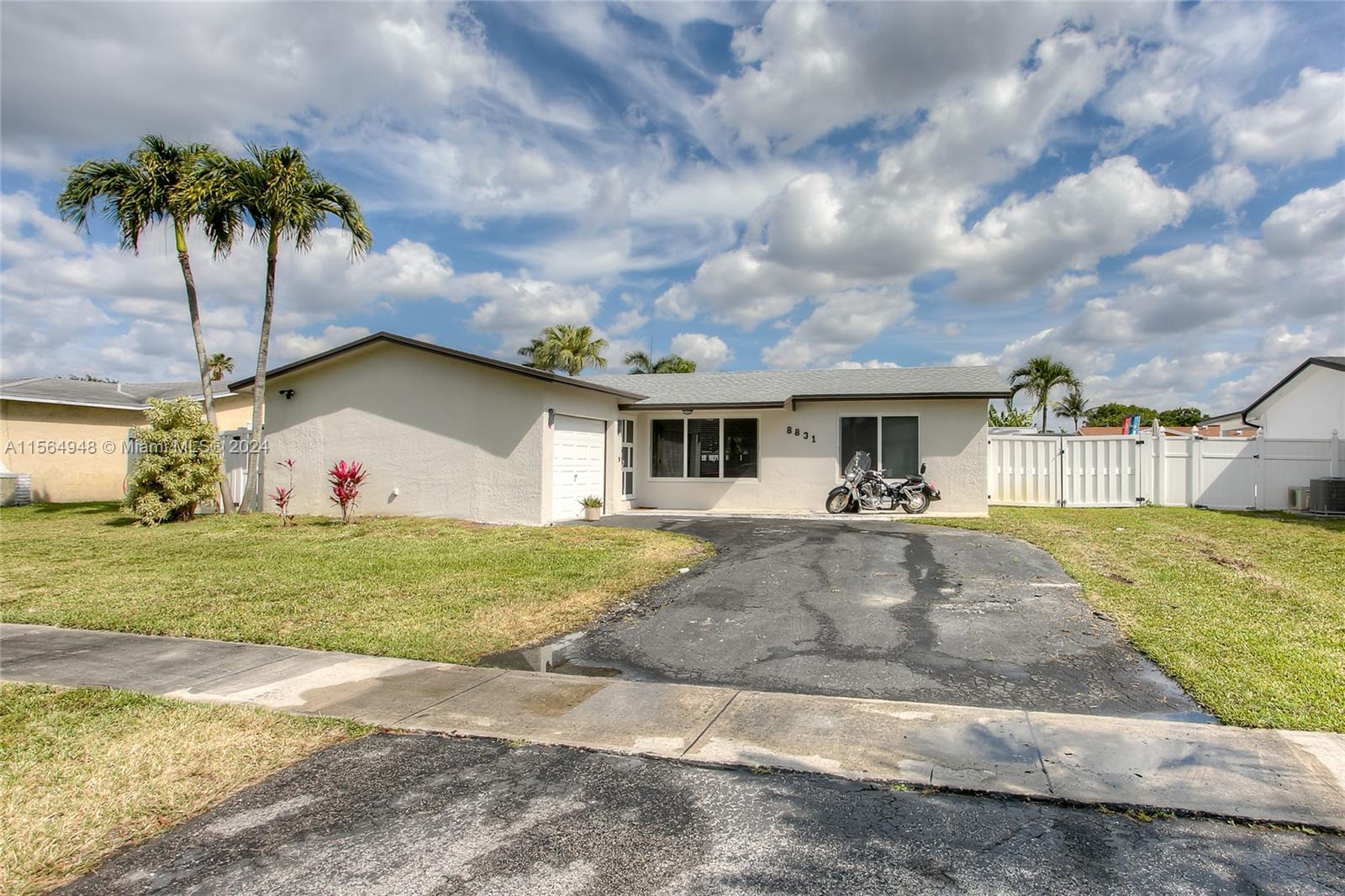 8831 Nw 7th St, Pembroke Pines, Miami-Dade County, Florida - 3 Bedrooms  
2 Bathrooms - 