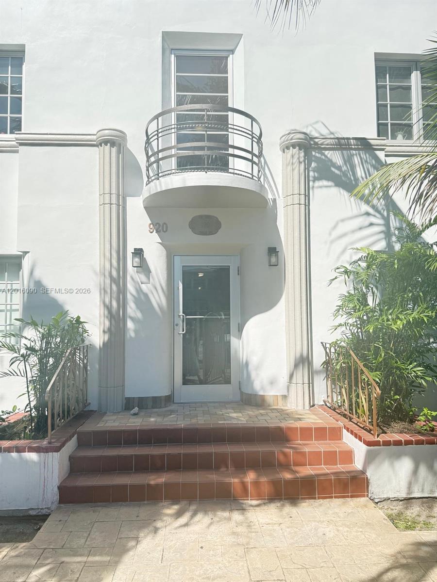 GRETA CONDO - Residential