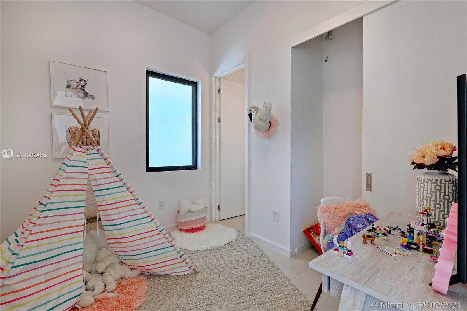 COLLINS HEIGHTS - Residential