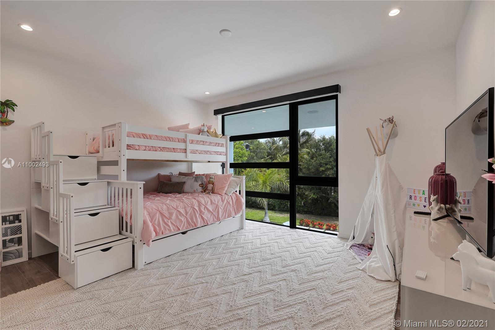 COLLINS HEIGHTS - Residential