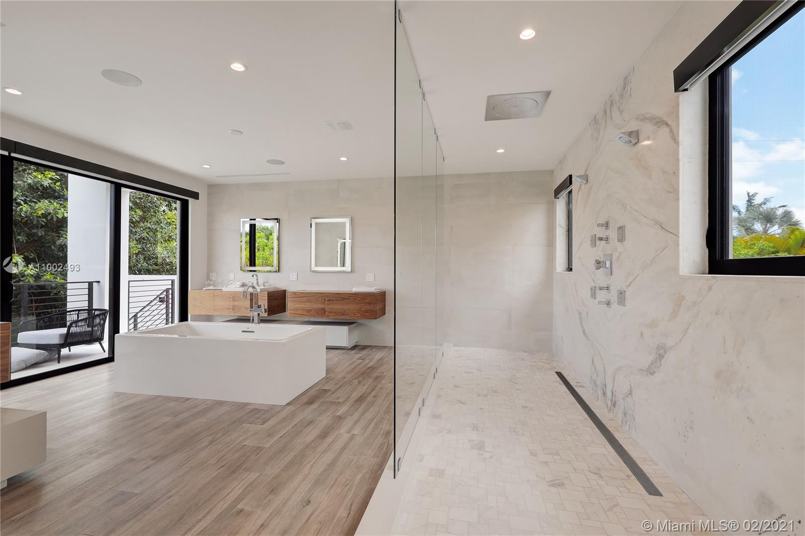 COLLINS HEIGHTS - Residential