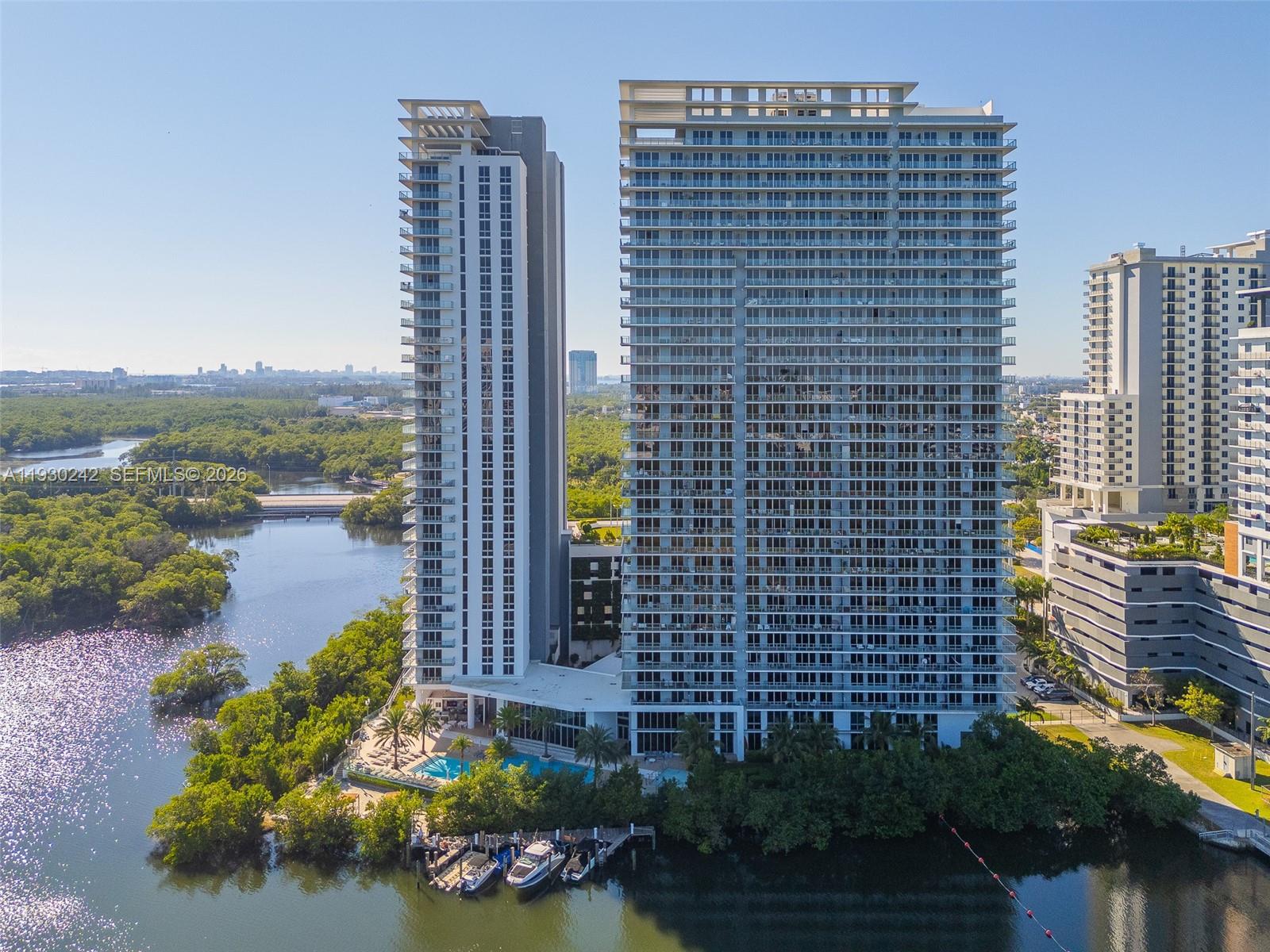 THE HARBOUR NORTH CONDO - Residential