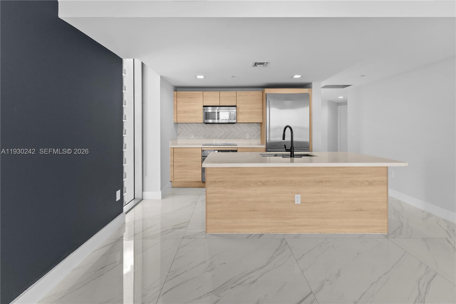 THE HARBOUR NORTH CONDO - Residential