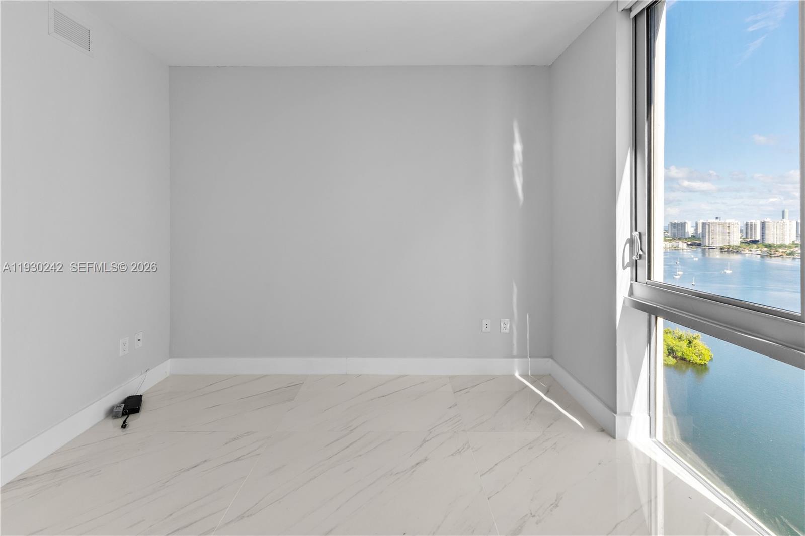 THE HARBOUR NORTH CONDO - Residential