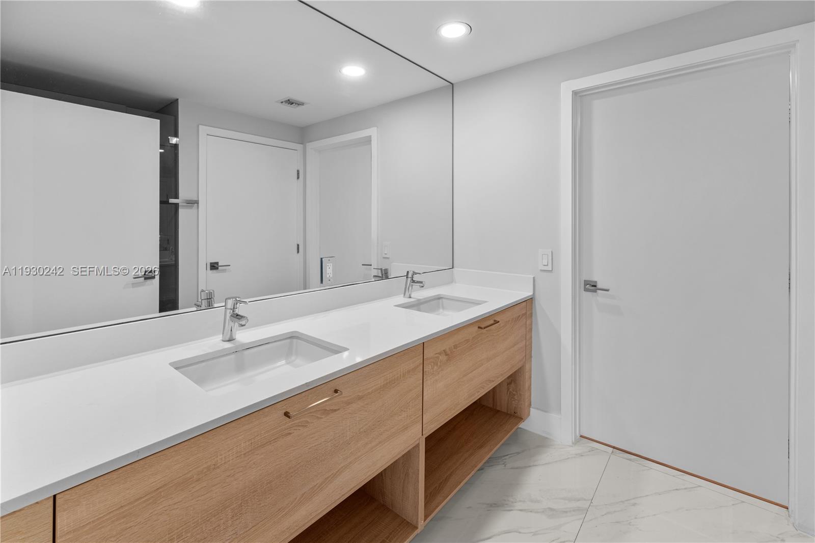 THE HARBOUR NORTH CONDO - Residential