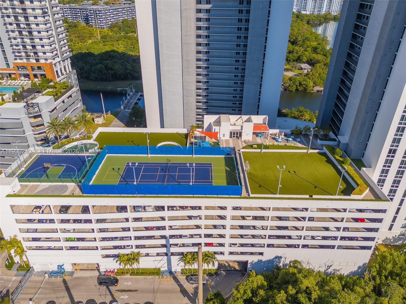 THE HARBOUR NORTH CONDO - Residential