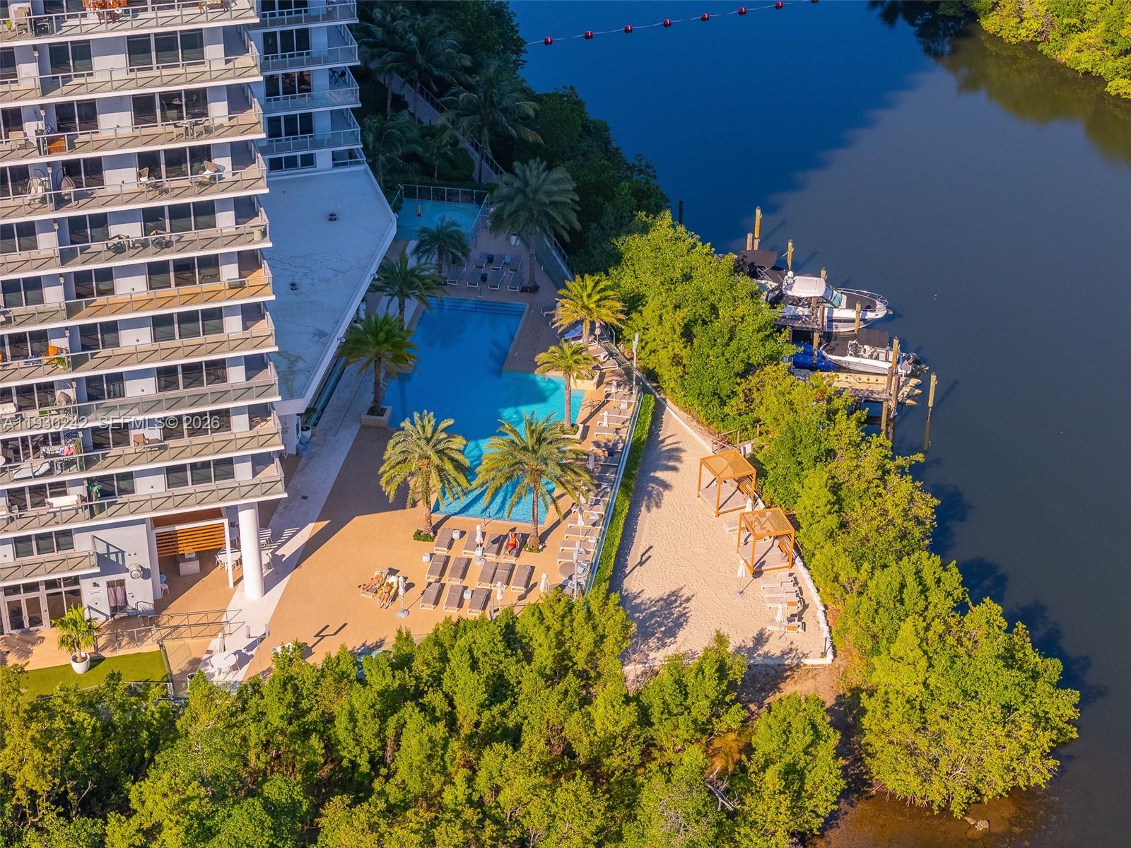 THE HARBOUR NORTH CONDO - Residential