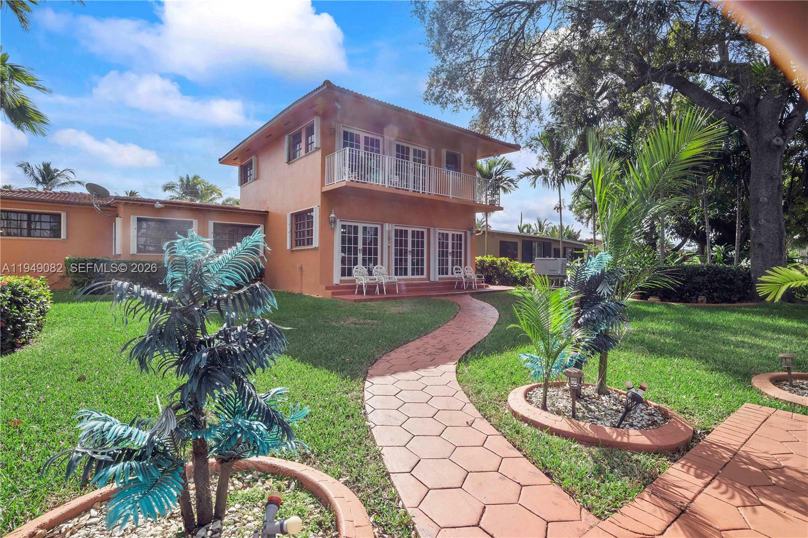 CRAVERO LAKE SHORE EST 2N - Residential