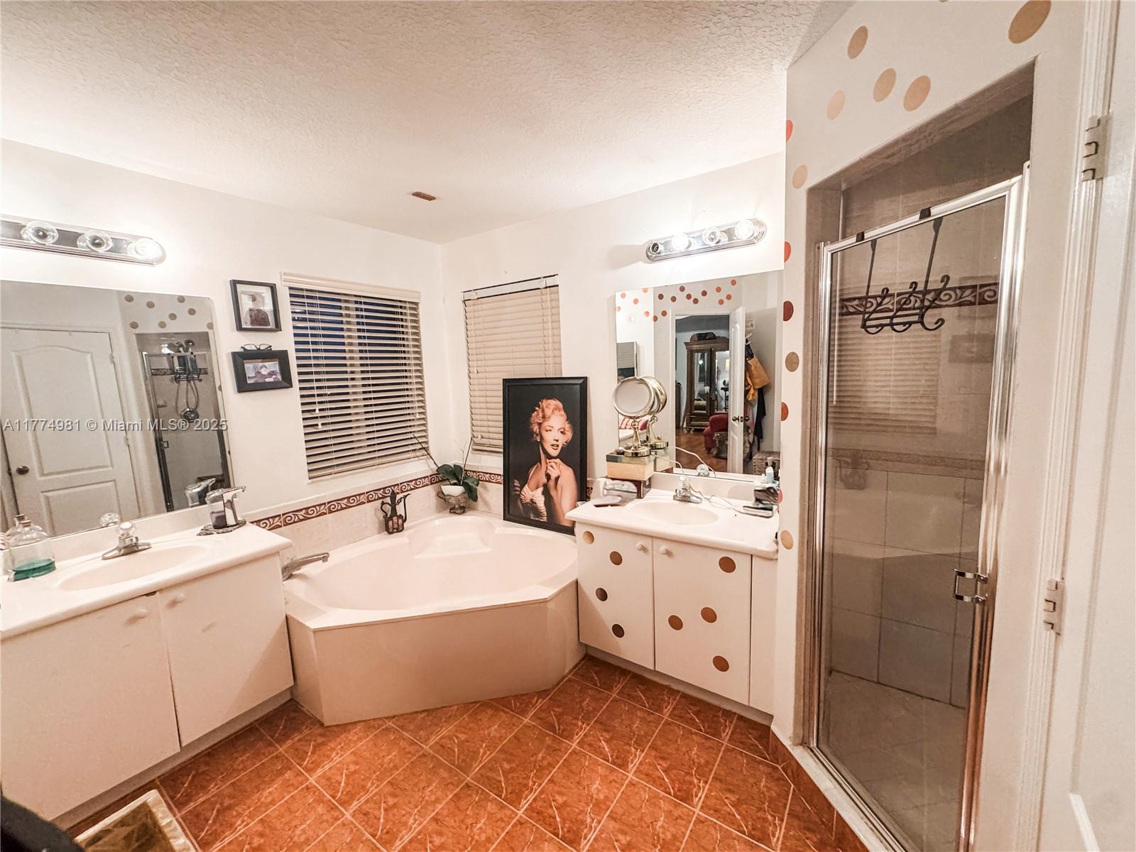 SUNSET LAKES ESTATES - Residential