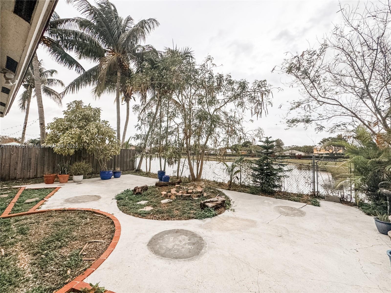 SUNSET LAKES ESTATES - Residential