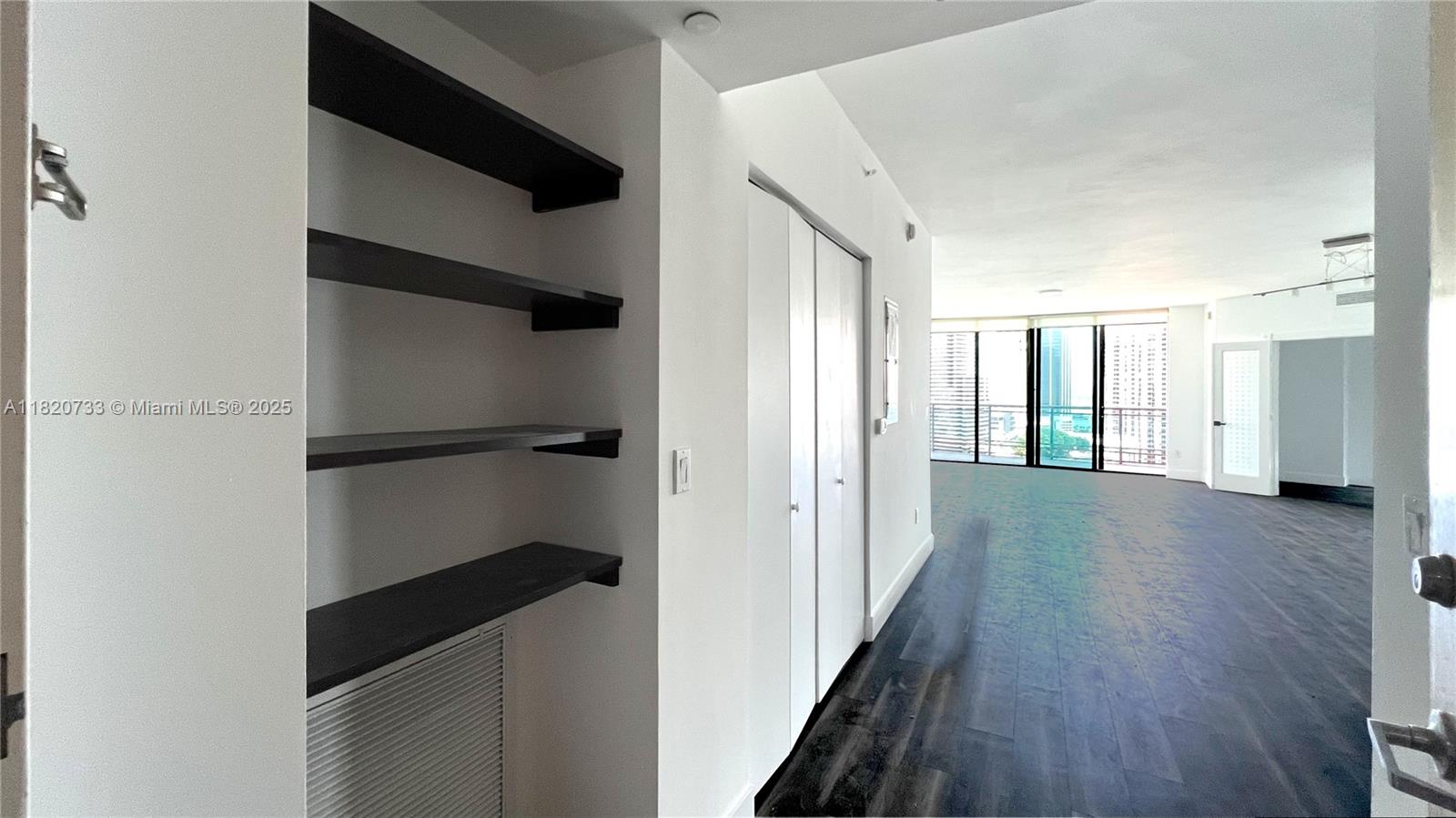 Photo 1 of 350 S Miami Ave 2401, Miami, Florida, $4,800, Web #: 11820733
