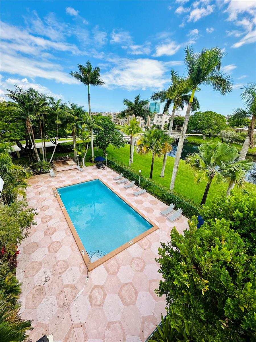 CAMINO CIRCLE CONDO - Residential