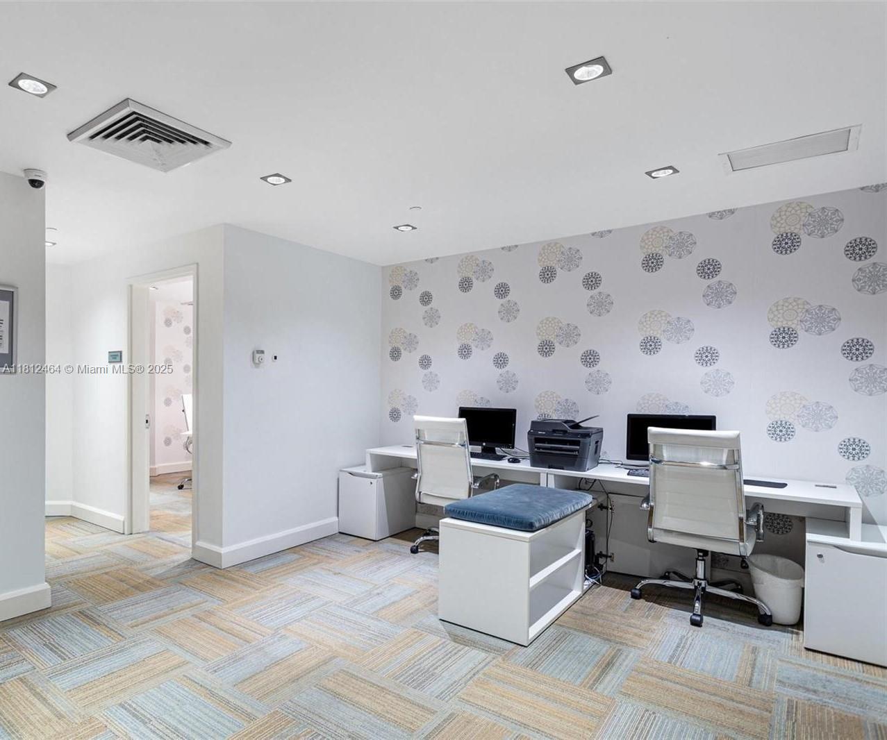 THE PLAZA 901 BRICKELL CO - Residential Lease