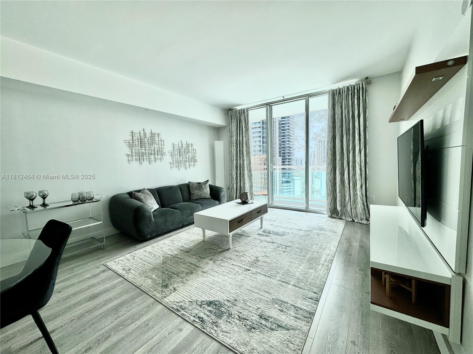 THE PLAZA 901 BRICKELL CO - Residential Lease