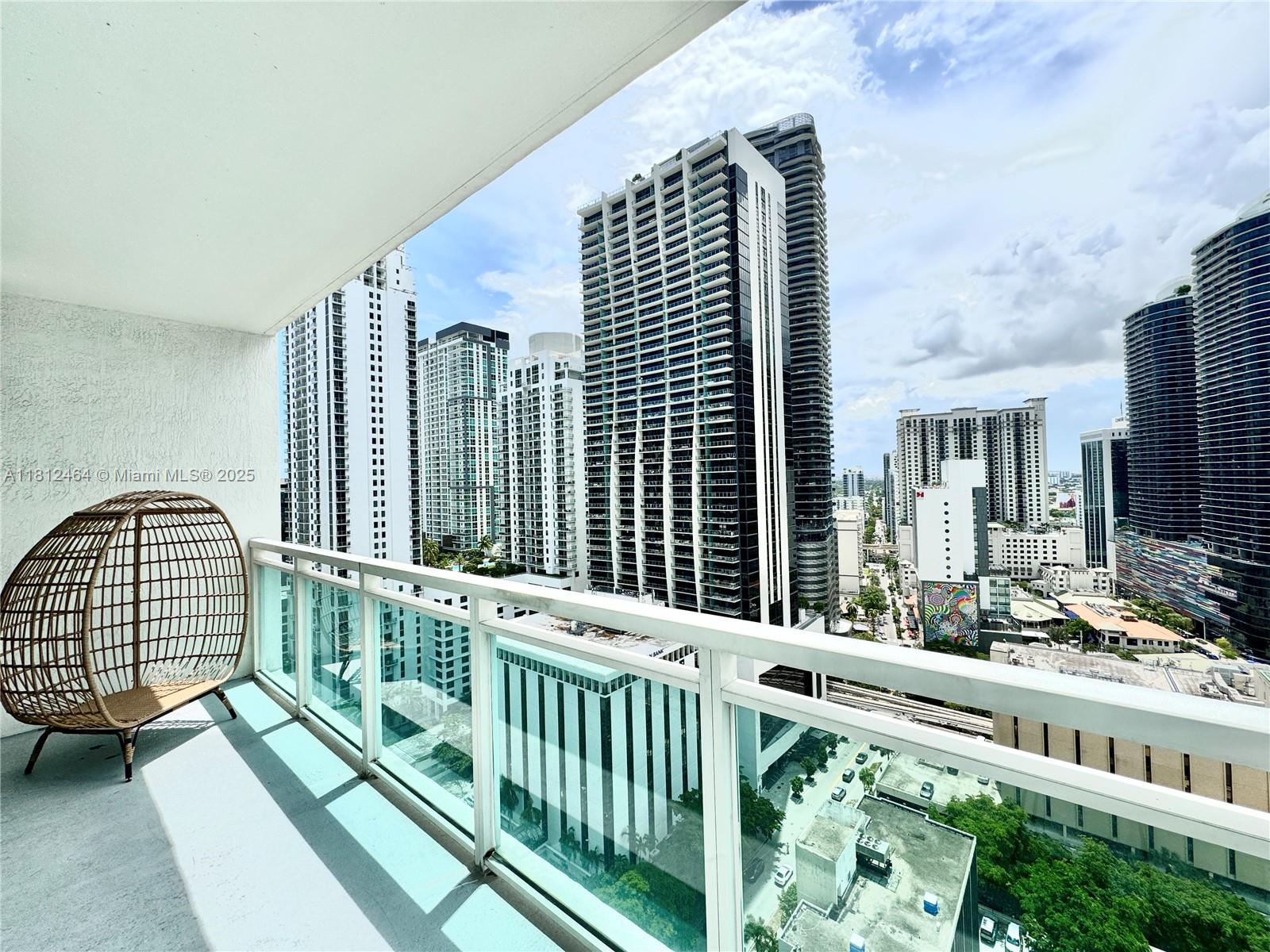 THE PLAZA 901 BRICKELL CO - Residential Lease