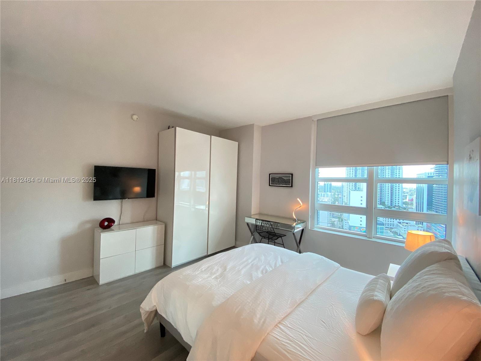 THE PLAZA 901 BRICKELL CO - Residential Lease