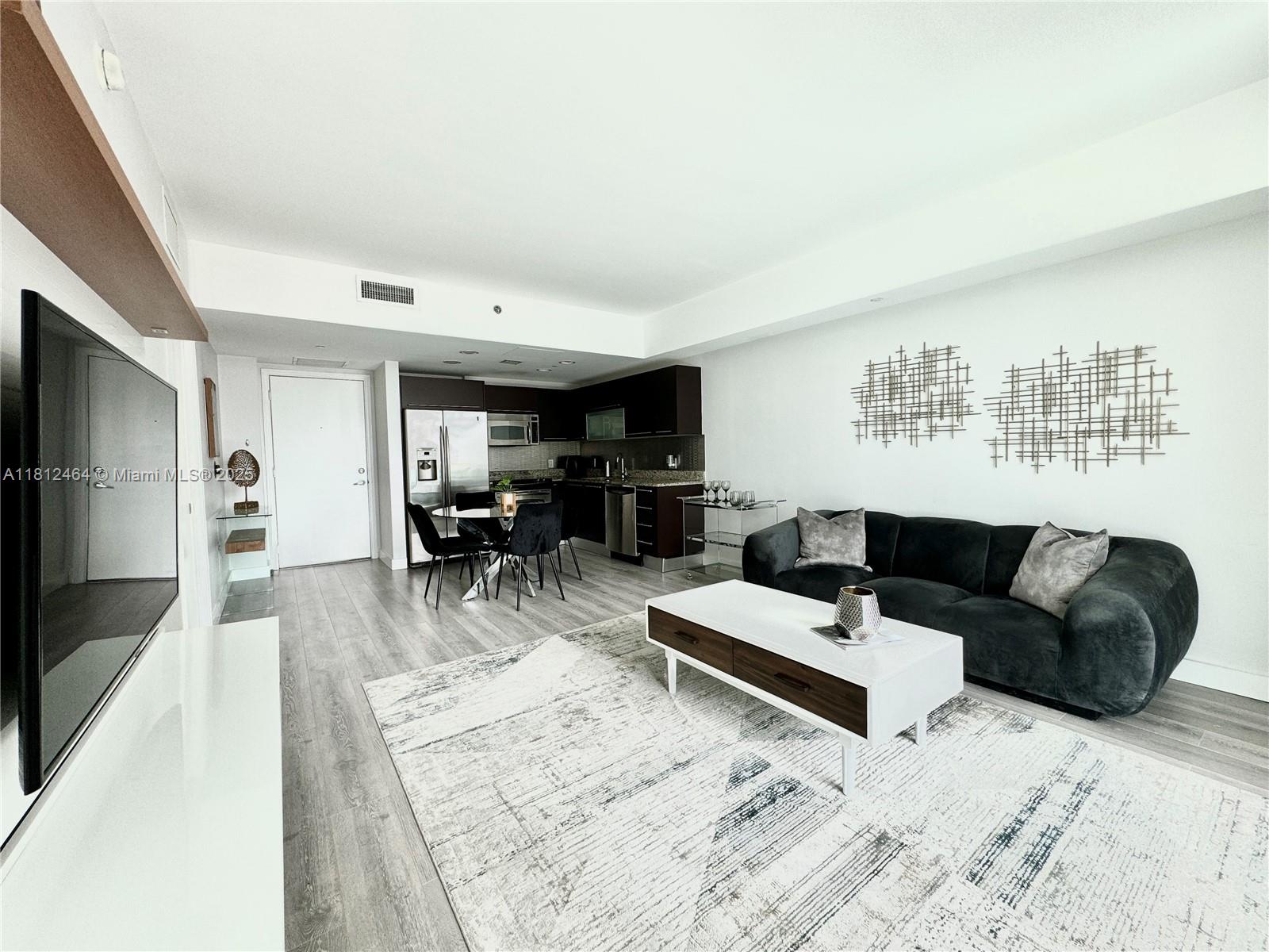 THE PLAZA 901 BRICKELL CO - Residential Lease